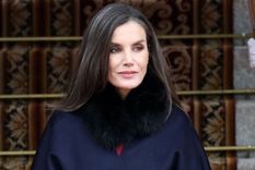 Mirá el look monocromático de la reina Letizia.