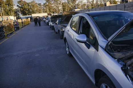 La subasta de autos oficiales en desuso. La subasta de autos oficiales en desuso.