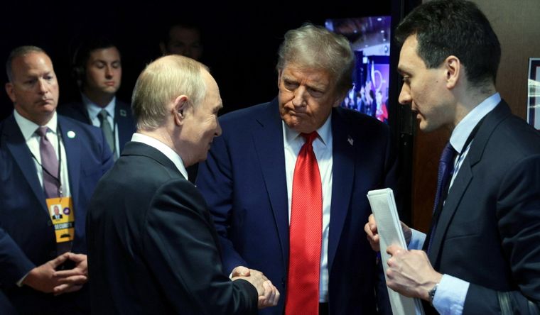 Donald Trump y el presidente de Rusia, Vladimir Putin, se vieron hace poco en Alaska, ahora vuelve la tensión. Foto Dpa