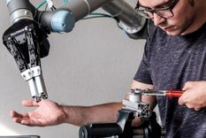 Robots y seres humanos La IA invadirá el mundo laboral. Foto: Ge.