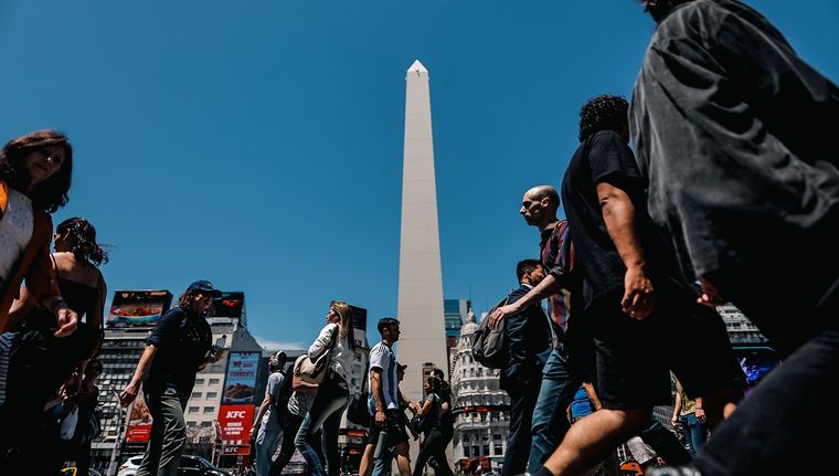 La Ciudad de Buenos Aires y el conurbano bonaerense presentarán una temperatura que tendrá una mínima de 23 grados y una máxima de 29 Foto: EFE