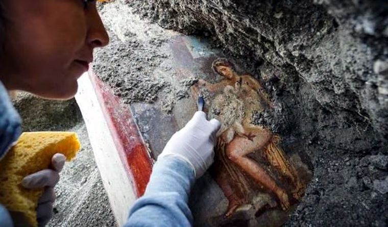 Fresco de Leda y el Cisne, hallado en Pompeya por los arqueólogos. Foto: Efe.