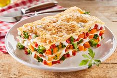 Lasaña de vegetales Una receta simple y deliciosa para hacer en minutos. Foto: Shutterstock
