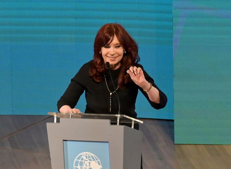 La vicepresidenta Cristina Fernández de Kirchner inaugura este mediodía las deliberaciones de la Asamblea Parlamentaria Euro-Latinoamericana (EuroLat), integrada por 75 eurodiputados y 75 representantes de los parlamentos de América Latina y el Caribe, que sesionará en el Centro Cultural Kirchner (CCK). Foto: Télam