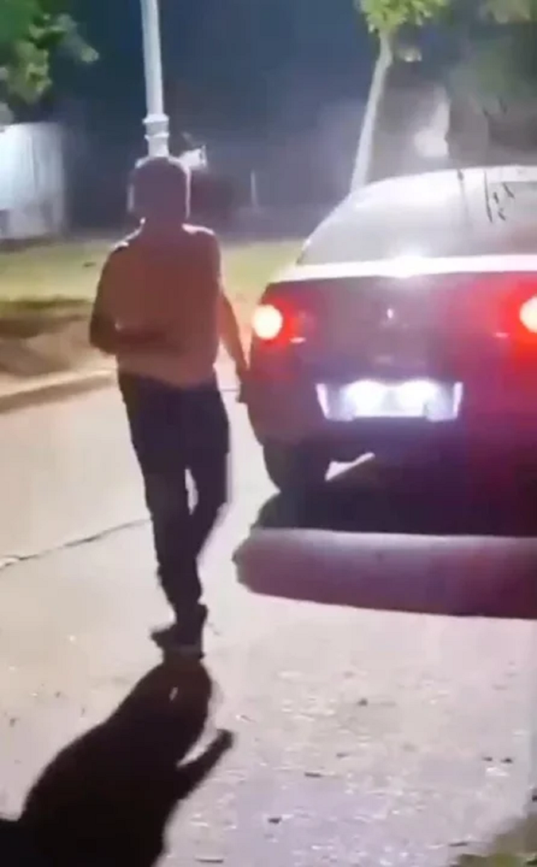 Un jubilado amenazó con un arma a jóvenes que tiraban pirotecnia Foto: NA