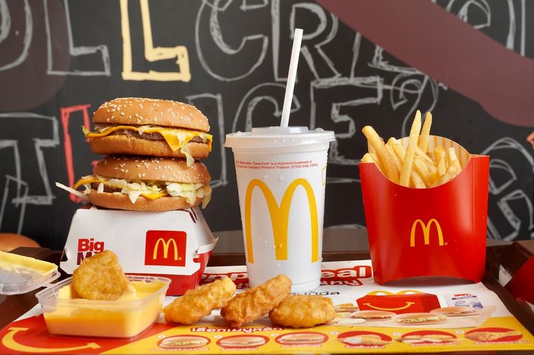 Es una buena forma de ahorrar sin dejar de darse gustos. Porque a veces, un combo con papas y gaseosa también se disfruta más cuando sabés que te devuelven parte de lo que pagaste. Foto: SHUTTERSTOCK