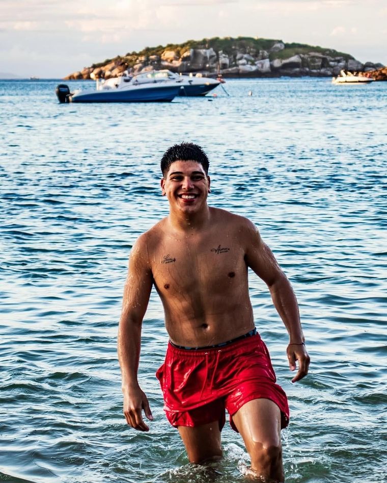 El ex Gran Hermano se encuentra en terapia intensiva tras el grave accidente en moto. El ex Gran Hermano se encuentra en terapia intensiva tras el grave accidente en moto.