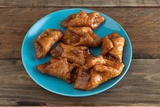 Pestiños con miel Una receta simple y deliciosa para hacer en pocos minutos. Foto: Shutterstock