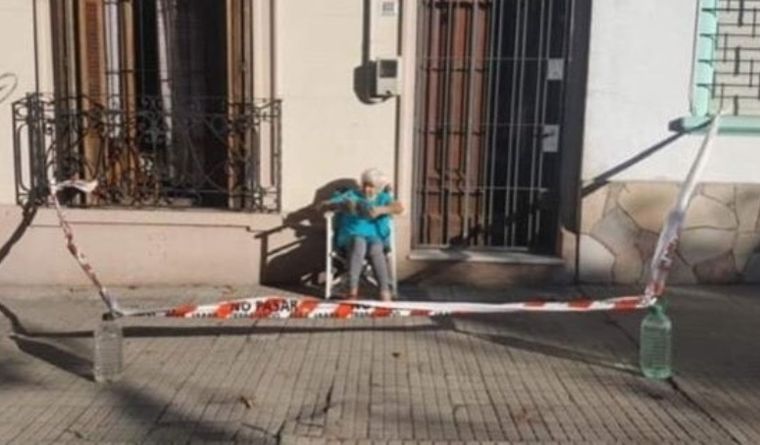 La imagen de la mujer en el espacio personal que creó para salir a tomar mates