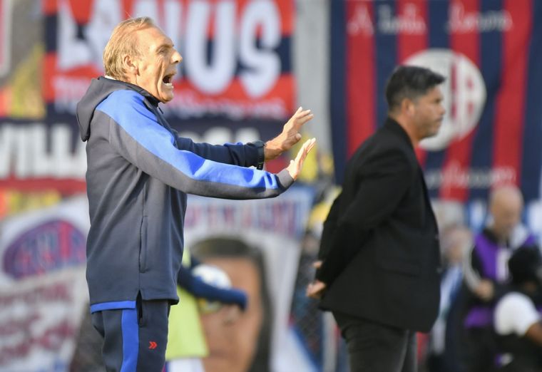 Cómo reaccionaron los hinchas de San Lorenzo con Miguel Ángel Russo en medio de los rumores que lo vinculan con Boca. Foto: FotoBaires