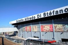 ¿como es el estadio alfredo di stefano, donde juega el real madrid?
