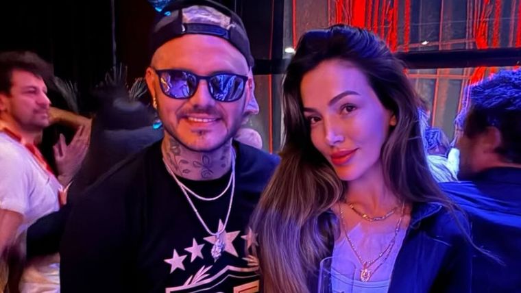 Mauro Icardi con una modelo turca. Foto: instagram: @ozgeislife