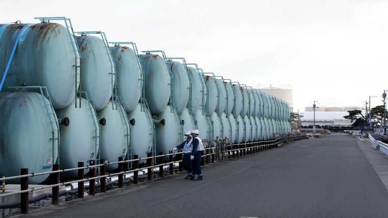 Agua radiactiva tratada, almacenada en tanques en Fukushima. Foto: Ap.