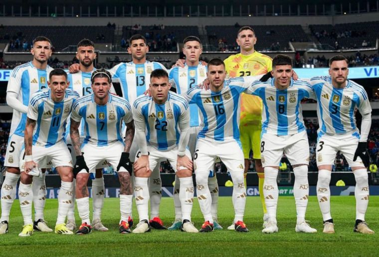 Fue campeón en Qatar, sigue en la Selección y ¿llega a River? Foto: @angeldimariajm