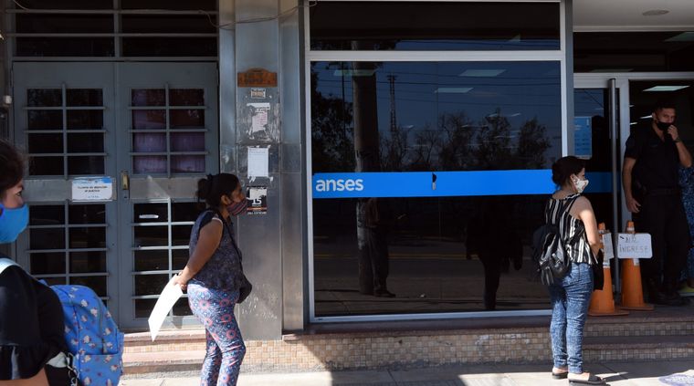 Desde el lunes 10 de noviembre comienzan los cobros para jubilaciones y asignaciones. Desde el lunes 10 de noviembre comienzan los cobros para jubilaciones y asignaciones.