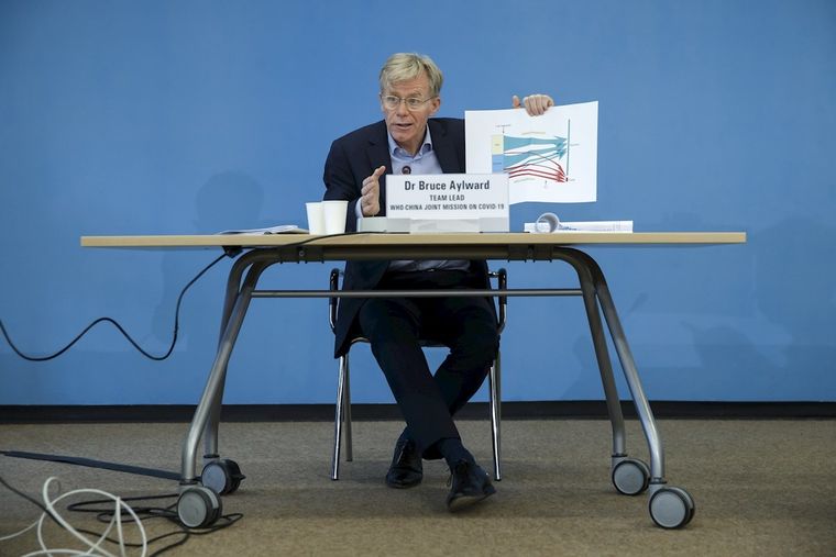 Bruce Aylward, el jefe de la misión cientifica enviada por la OMS a China. Foto: EFE