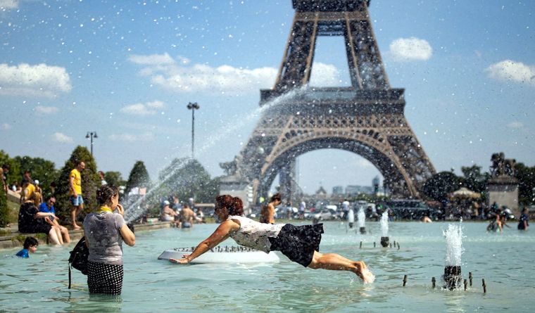 La olas de calor, llegada desde España, golpea ahora fuerte a Francia. Foto: Efe.