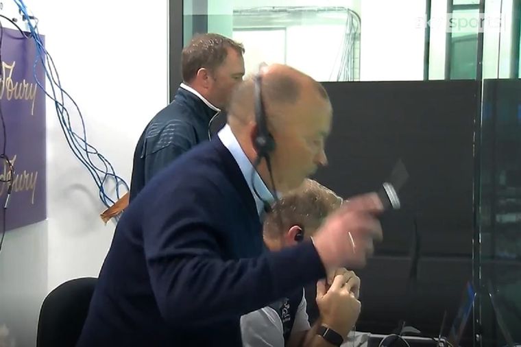 Jones no soportó perder con Los Pumas. Foto: Captura