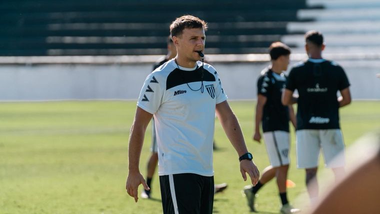 El nuevo profe de Gimnasia Nicolás Coluccini. El nuevo profe de Gimnasia Nicolás Coluccini.