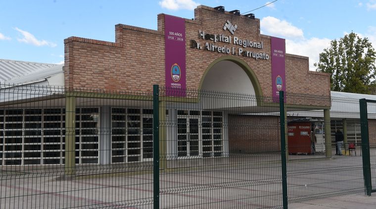 La víctima fue atendida de urgencia en el Hospital Perrupato y luego la trasladaron al Central Foto: ALF PONCE / MDZ