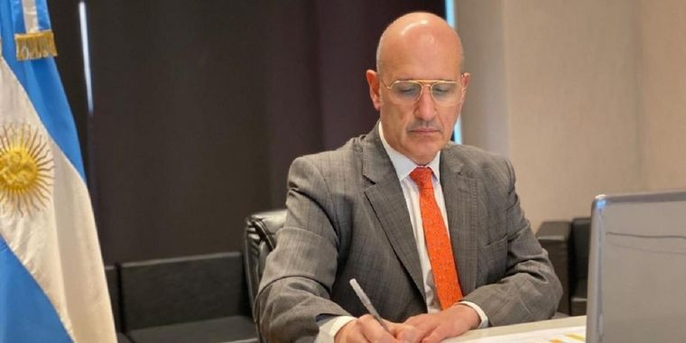 Raúl Rigo continuará con la tarea que venía desempeñando al frente de Hacienda desde la gestión Guzmán y buscará cumplir con los compromisos asumidos con el Fondo Monetario Internacional.