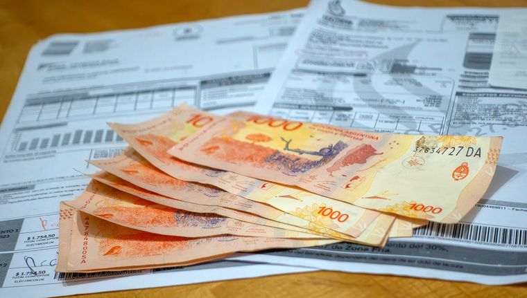 Las boletas de servicios llegan con incrementos indebidos. Foto: Santiago Tagua/MDZ