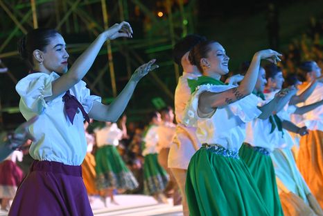 Los bailarines y artistas se presentarán en el Acto Central y en la repetición. Los bailarines y artistas se presentarán en el Acto Central y en la repetición.