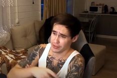 broma de bloguero: la rocio con gas pimienta y la echo al frio en ropa interior y murio