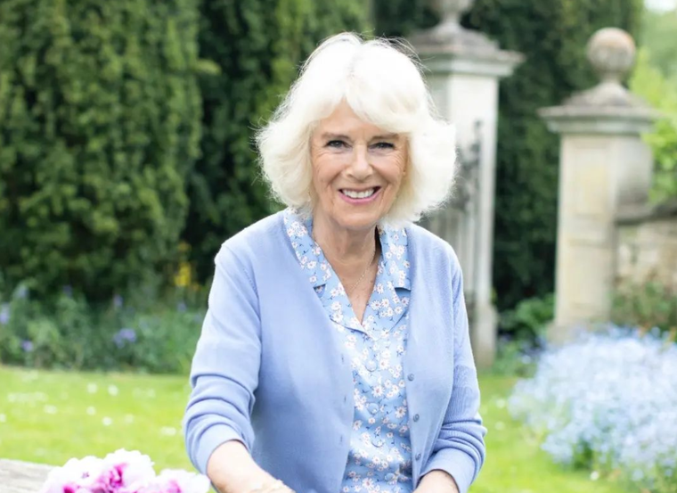 Camilla Parker Bowles tiene un estilo sobrio para vestir. Foto: Instagram @theroyalfamily