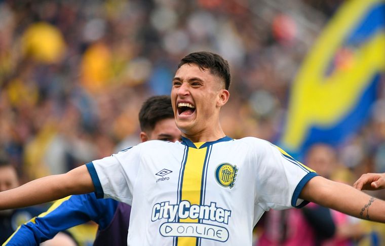 Alejo Véliz es pura felicidad tras marcar el gol con el que Central puso el 1-0 ante Newells. Foto: @RosarioCentral