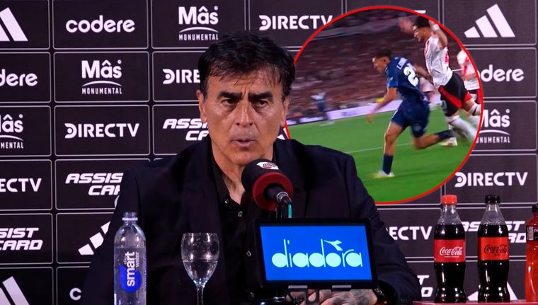 Quinteros se quejó del penal que no cobró Falcón Pérez. Foto: Capturtas ESPN y TNT Sports