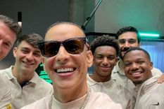 Daddy Yankee le enseña su flow a los jugadores del equipo catalán Foto: Daddy Yankee / Instagram