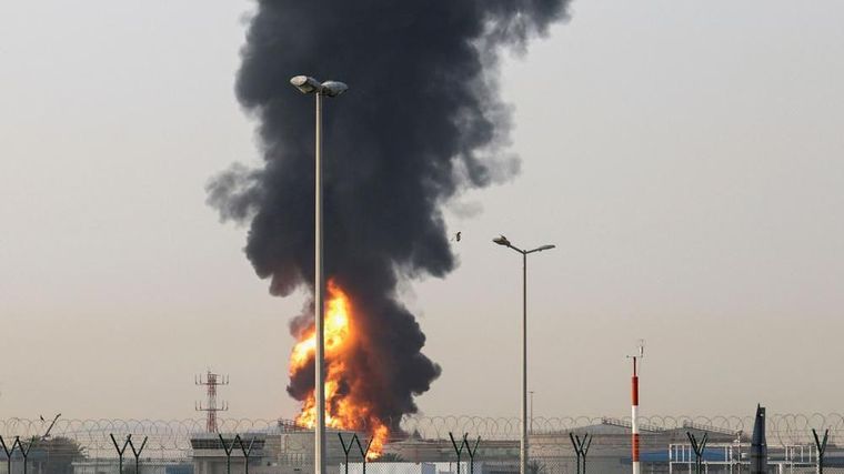 El aeropuerto de Dubai tuvo que suspender sus operaciones de manera temporal luego la interceptación de un dron iraní.