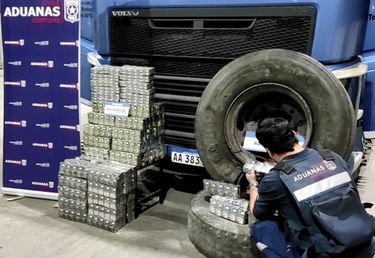 Los cigarrillos iban ocultos en las ruedas de repuesto Foto: Andes online