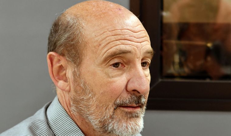 Si bien apoyó la medida del Gobierno nacional, Rodolfo Vargas Arizu mostró algunas diferencias con Federico Sturzenegger. Si bien apoyó la medida del Gobierno nacional, Rodolfo Vargas Arizu mostró algunas diferencias con Federico Sturzenegger.