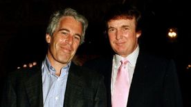 Jeffrey Epstein, a la izquierda, junto a Donald Trump en el club Mar-a-Lago del presidente en Florida en 1997. Jeffrey Epstein, a la izquierda, junto a Donald Trump en el club Mar-a-Lago del presidente en Florida en 1997.