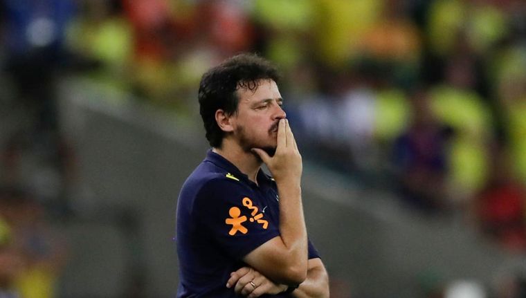Fernando Diniz se molestó con el público de Brasil. Foto: EFE