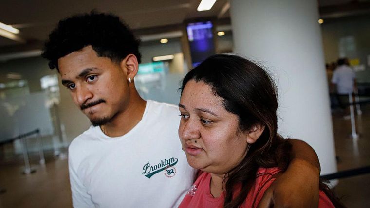 Emerson Colindres y su madre, Ada Baquedano.