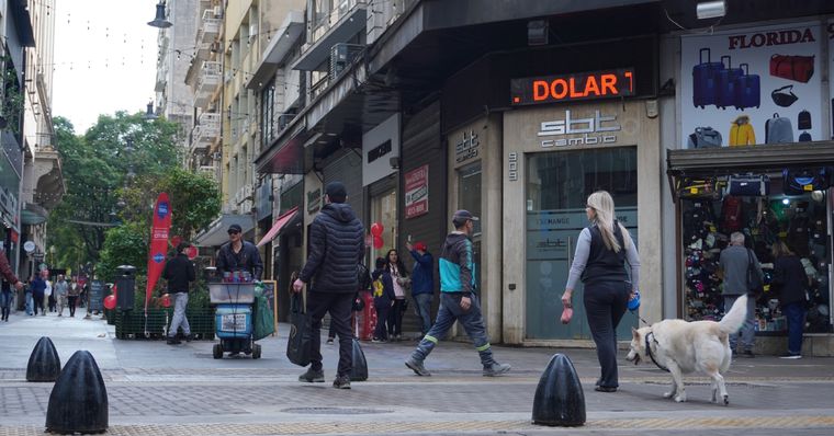 Toda la atención del lunes a la mañana estará centrada en lo que ocurra con el dólar y si habrá una nueva devaluación o no. Foto: Analía Melnik/MDZ