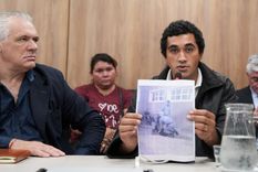 El diputado Carbajal junto a Ismael Ifrán, miembro de la comunidad wichi que denunció torturas por parte del Gobierno de Formosa. Foto: Honorable Cámara de Diputados