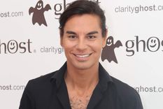 Julio Iglesias Jr. está más enamorado que nunca de Ariadna Romero. Foto: Revista Lecturas
