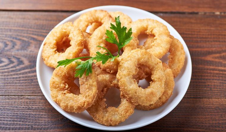 Placer marino: calamares a la romana que elevan tu experiencia gastronómica Foto: Shutterstock