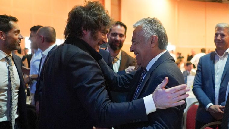 Javier Milei junto a Alfredo Cornejo