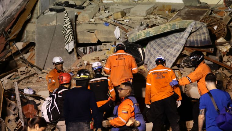 El operativo de rescate entre los escombros tras los terremotos en Venezuela.