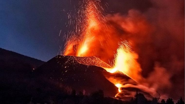 El volcán Cumbre Vieja está expulsando lava desde el 19 de septiembre. Foto: GETTY IMAGES