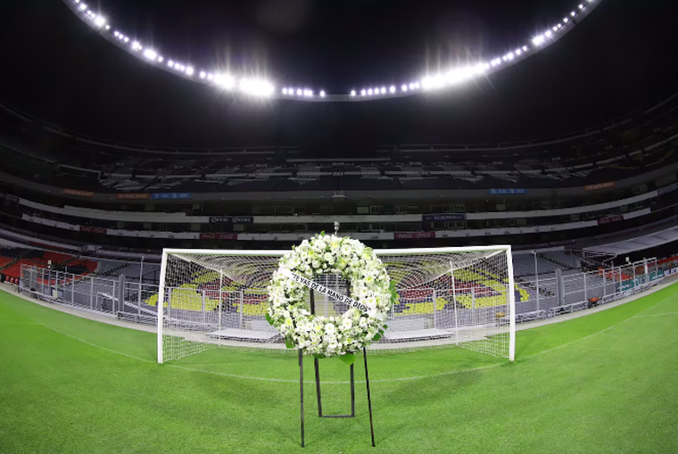 El homenaje en el Estadio Azteca. El homenaje en el Estadio Azteca.