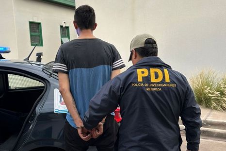 El delincuente fue detenido tras robar dos supermercados.