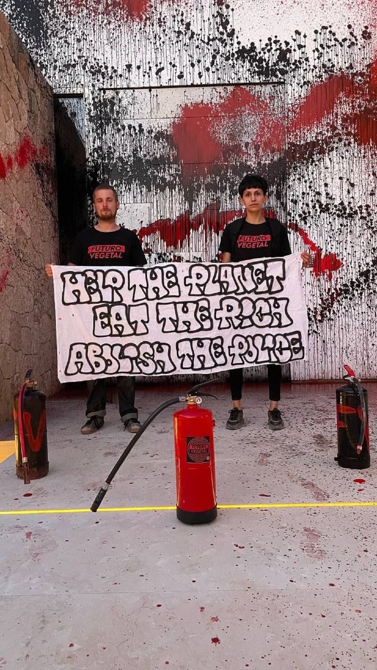 Activistas de Futuro Vegetal vandalizaron la mansión de Messi en Ibiza Foto: X @FuturoVegetal