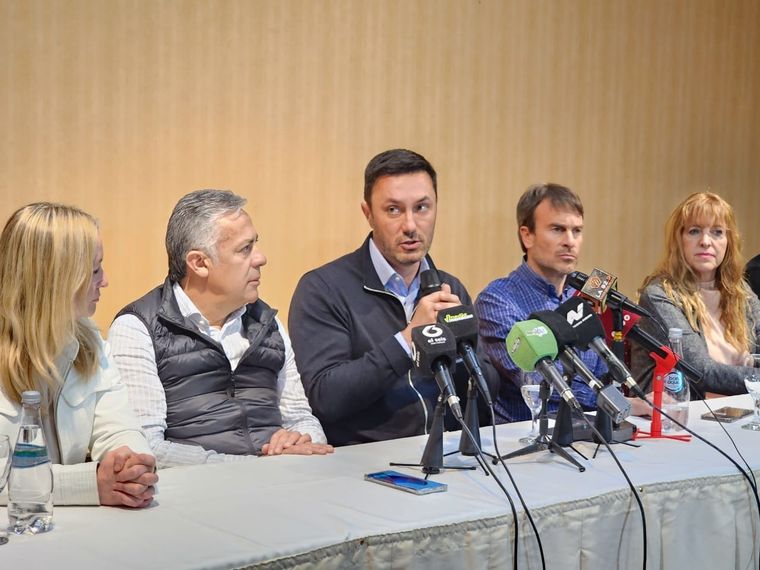 Los representantes del oficialismo provincial salieron a cruzar al ministro de Economía Foto: Cambia Mendoza.