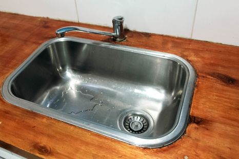 Las autoridades recomiendan tomar precauciones desde el viernes. Como las cañerías empezarán a vaciarse durante la madrugada del sábado, se aconseja reducir el consumo incluso antes del inicio formal del corte. Las autoridades recomiendan tomar precauciones desde el viernes. Como las cañerías empezarán a vaciarse durante la madrugada del sábado, se aconseja reducir el consumo incluso antes del inicio formal del corte.